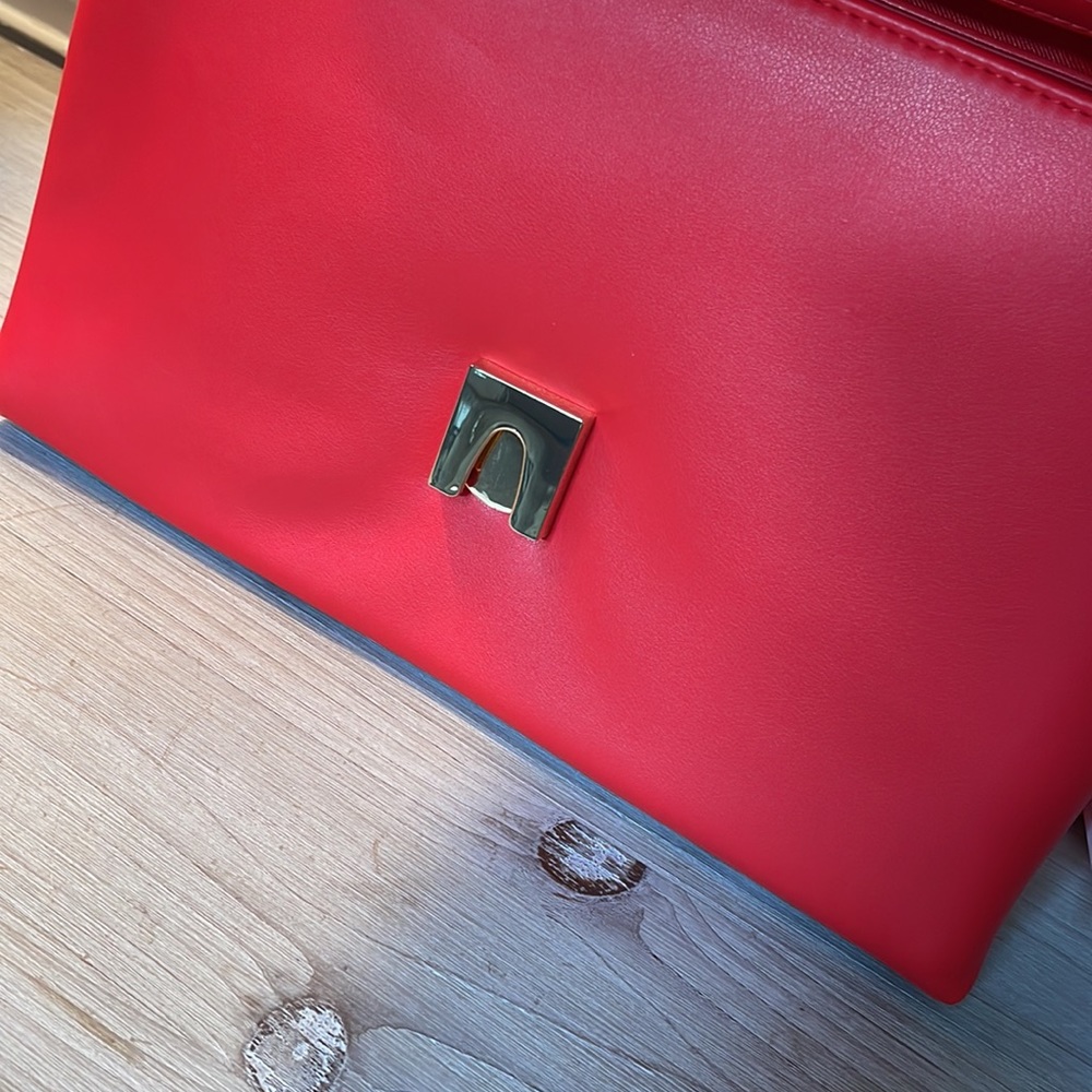 NWT A New Day Shoulder to Crossbody Quilted Red with Gold Chain Detail Bag - Picture 14 of 16
